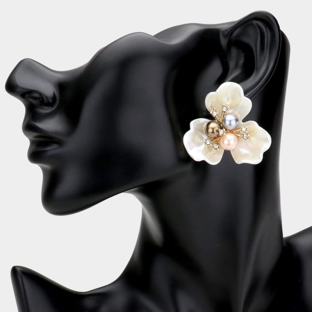 Pearl flower earrings